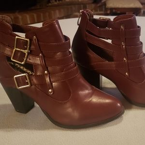 Plum, purple buckle, back zipper booties size 8.5